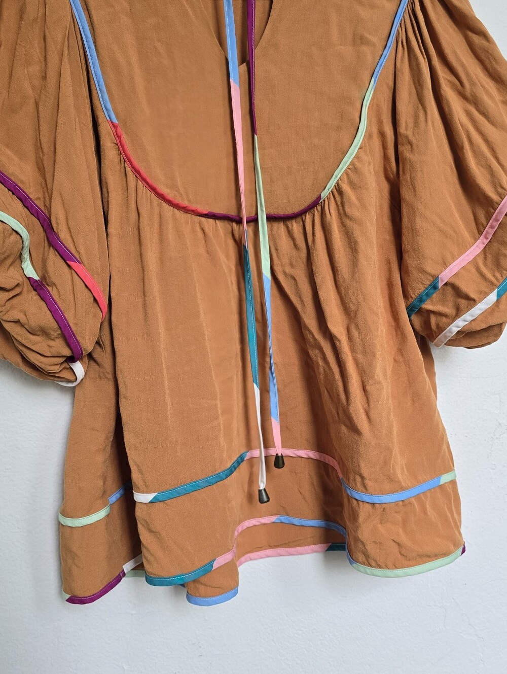 Boho Balloon Sleeve Blouse Camel Multicolor Trim Tie Neck Size Small - Picture 10 of 12